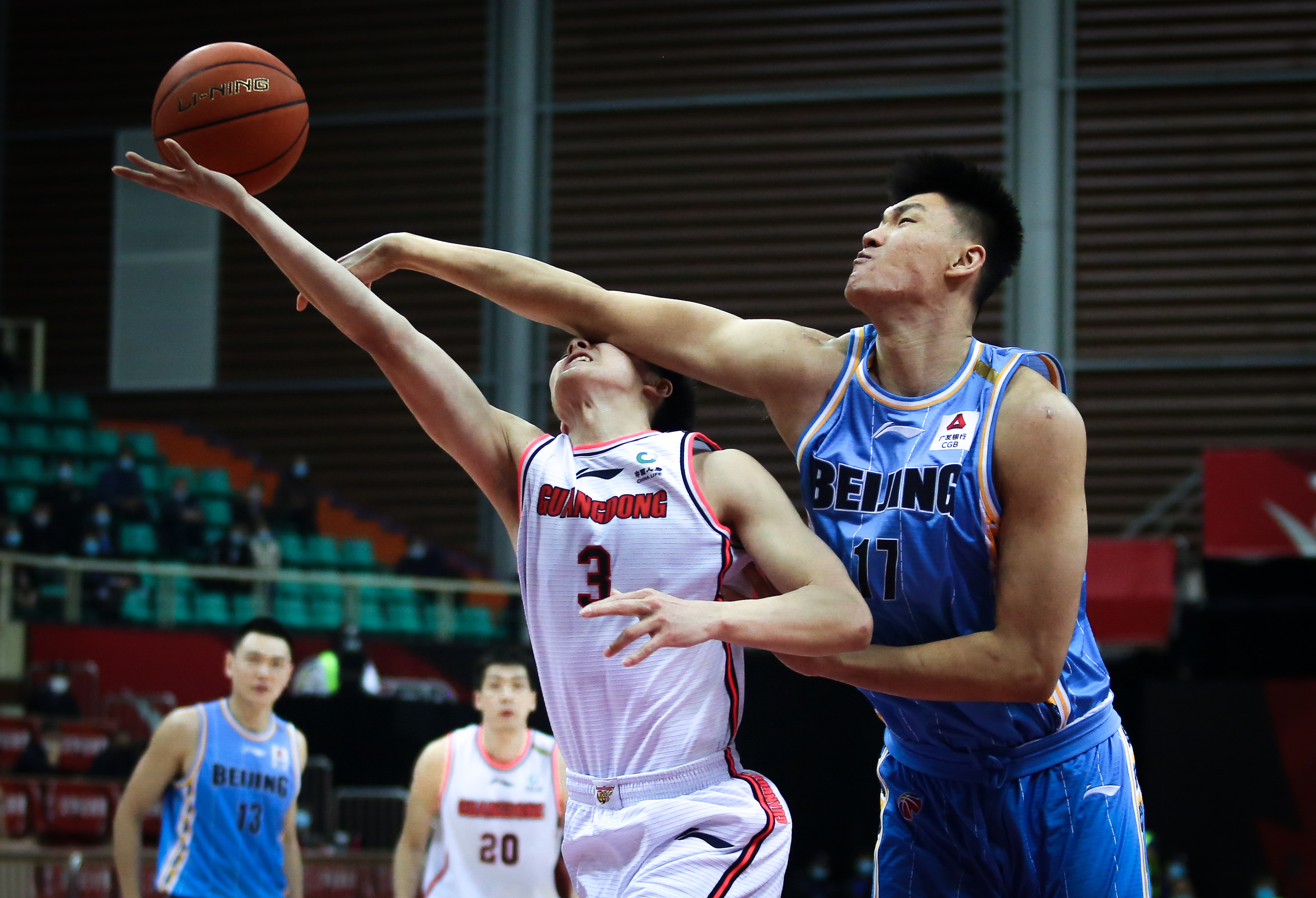 CBA东部四强战地铁区大鹏展翅的简单介绍